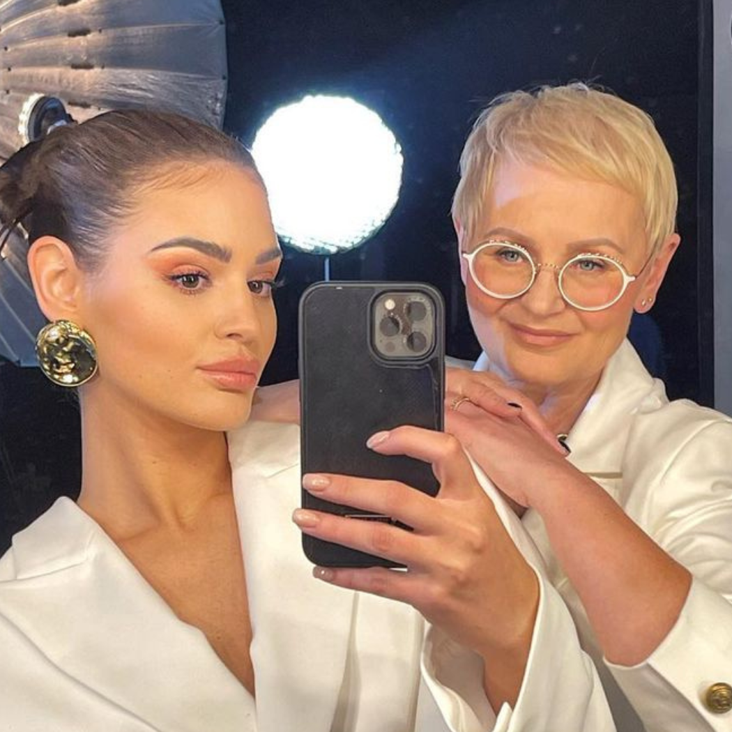 59-letnia mama Honoraty Skarbek robi furorę na Instagramie. Fajny ma styl?